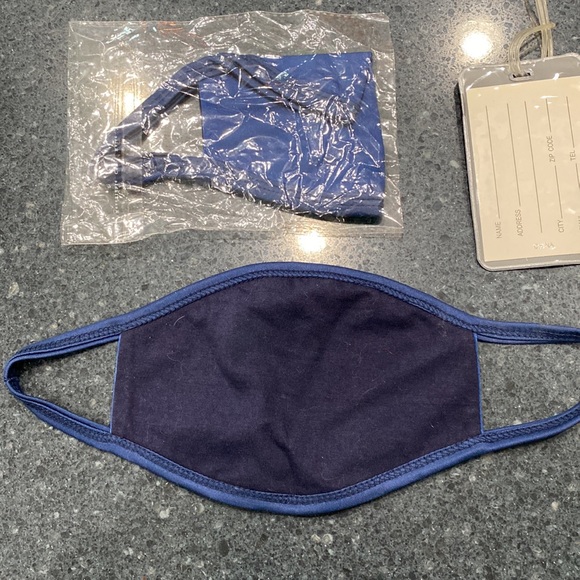 Sigma Chi Fraternity items. 2 face masks (1 unopened) and 1 luggage unused tag. - Picture 5 of 5